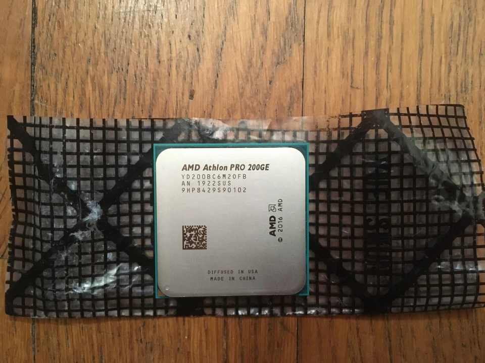 AMD Athlon PRO 200GE 3,2 GHz, 2 cœurs, 4 threads, 4 mo cache L3, Socket AM4 - Photo 1/1