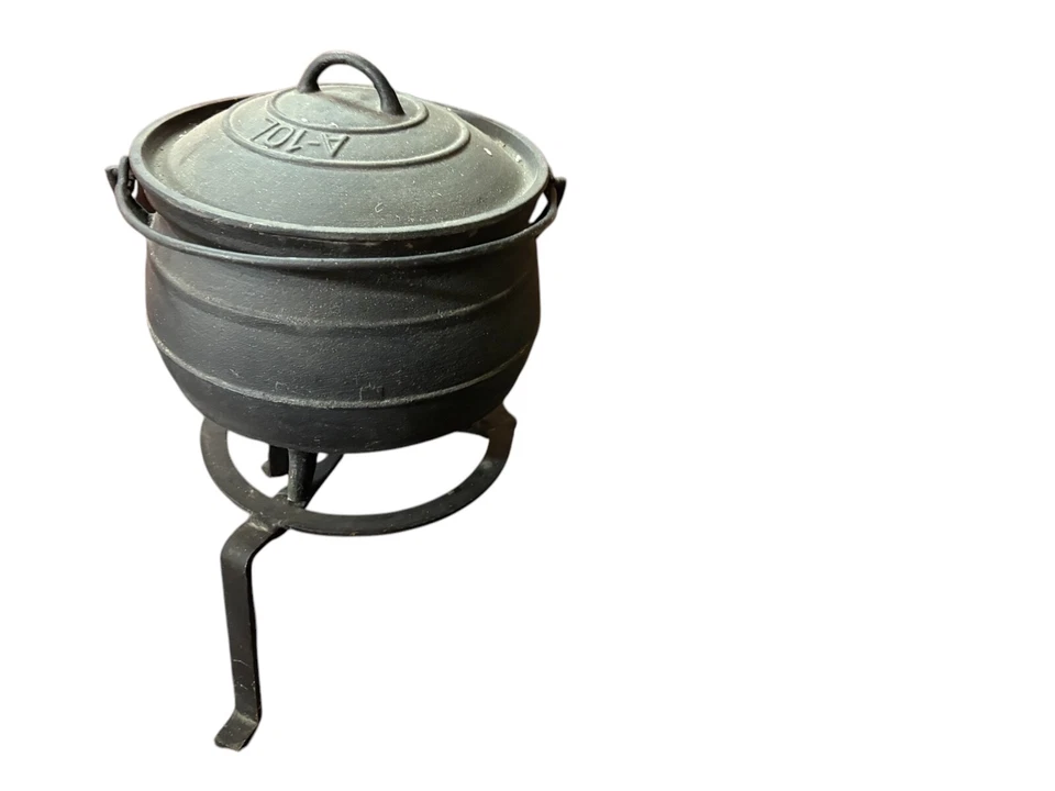 ANCIEN CHAUDRON EN FONTE + SUPPORT A POSER DE CHEMINÉE 10L SUSPENDRE CRÉMAILLÈRE - Photo 1/4