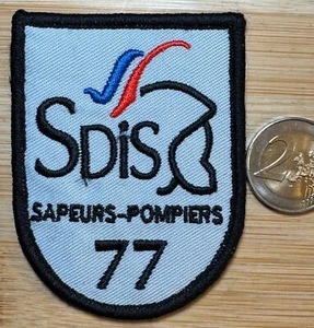 ECUSSON PATCH SAPEURS POMPIERS SDIS 77 FONDS GRIS (ÉCU 69) - Bild 1 von 2