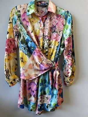 Nuevo con etiquetas Mono Zara Floral Colorido Satén Sedoso Con Cinturón Corbata Talla XS Foto 1 de 4