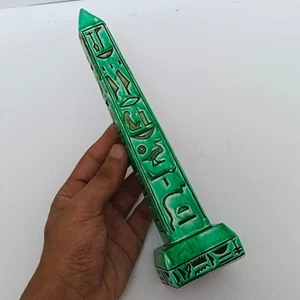 Grüner Ägyptischer Obelisk mit Hieroglyphen - pharaonisches dekoratives Kunstwerk. - Bild 1 von 9