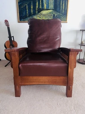 Silla reclinable con brazo de arco de roble Mission Collection Foto 1 de 4