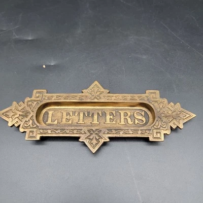 复古黄铜字母邮件槽板 7.5 英寸装饰维多利亚风格门五金件 — 第 1/4 张图片