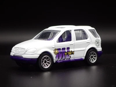 1998-2005 Mercedes-Benz ML 430 1:64 Scala da Collezione Diorama Modellino Auto - Immagine 1 di 4