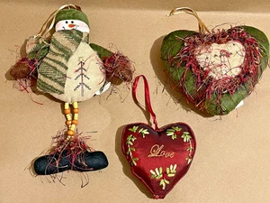 Weicher Weihnachtsschmuck Schneemann & Herz CBOS & Polyester Satin Herz Perlen - Bild 1 von 5