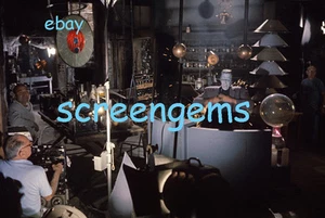 Foto rara de Munsters Kenneth Strickfadden Frankenstein conjunto TV detrás/escenas 8x12 - Imagen 1 de 1