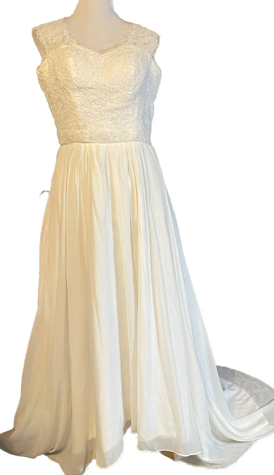 Floral Laced Wedding Gown 12 Off White Back Corset Train Built In Bra Whimsical - Image 1 of 4