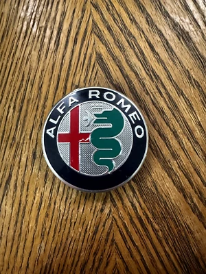 Cubierta de tapacubos central de rueda Alfa Romeo Stelvio 2017-2024 60 mm OEM. Foto 1 de 4