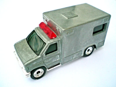 MATCHBOX * PREMIERE * SELTENE MATCHBOX FELGENVARIANTE * AMBULANCE * OHNE OVP - Bild 1 von 2