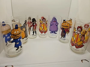 Sei bicchieri vintage anni 70 McDONALD'S PERSONAGGIO da collezione completi ex. Grafica - Foto 1 di 15