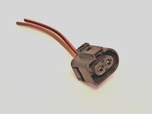 Volkswagen VW Audi Air Smog Pump / Blower Motor Connector Pigtail Plug 1J0973752 - Picture 1 of 5