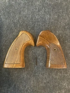 Custom Checkered Walnut Target Grips for Colt E/I Frame Revolver, Trooper/Python - Picture 1 of 6
