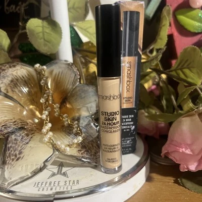 Smashbox Studio Skin Flawless 24 Hour Concealer Medium New - Image 1 of 4