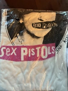Torrid Sex Pistols Cotton, Classic Crew Tee Shirt Size 4 NWT - Picture 1 of 3