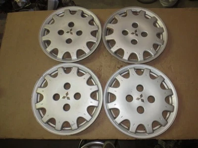 1992 92 1993 93 Mitsubishi Expo Tapacubos Llanta Cubierta Tapacubos 14" OEM 57535 SET Foto 1 de 4