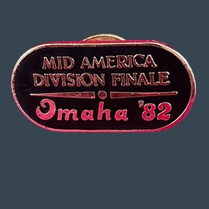 Pin esmaltado Omaha 82 vintage Mid America Division Finale - Imagen 1 de 3