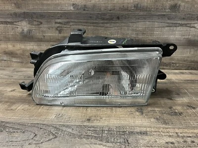 Left Headlight Assembly For 1995-1996 Toyota Tercel TYC 20-3300-00 Foto 1 de 4