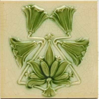 Chimenea Art Nouveau Azulejo Relieve Moldeado Floral Mayólica por Cleveland C1904 Foto 1 de 3