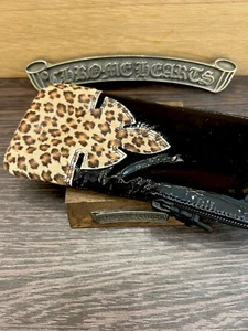 orig.Soft CHROME HEARTS Etui ,Schwarzes Lack Leder Mit Leoparden Applikationen - Bild 1 von 3