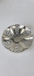 Corbeille Panier Pétale de Fleur Ajouré Bord Chantourné & Piédouche Métal Argent - Imagen 1 de 21