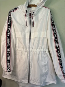 TOMMY HILFIGER WINDBREAKER JACKE WEISS/ROT/BLAU KAPUZE ÄRMEL LOGO MEDIUM - Bild 1 von 5