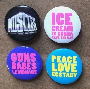 Muscles - Guns Babes Lemonade ULTRA RARE 8er Set Promo Buttons '07 - Bild 1 von 2