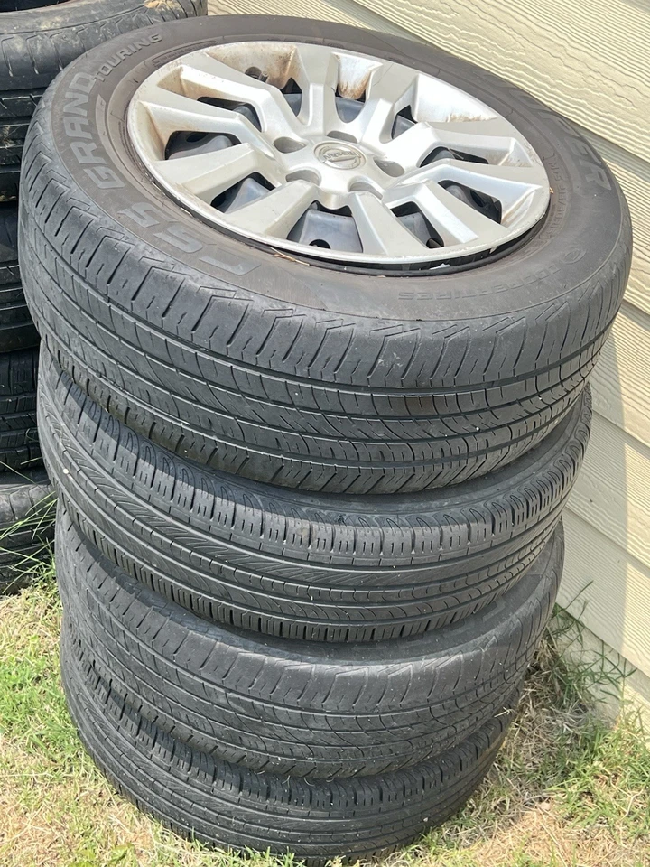 4 Neumáticos-Ford Nissan Altima-Neumático Talla 215/60/16- Cinco tacos Foto 1 de 1