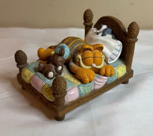 Jim Davis Garfield Figurine - Catnap - Garfield on Bed - Danbury Mint - Picture 1 of 2