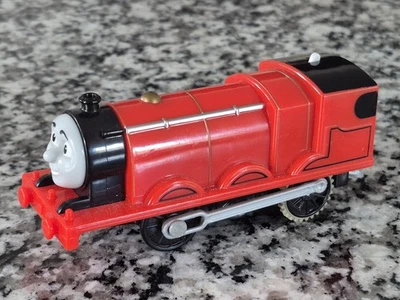 Thomas & Friends Trackmaster motor de trem motorizado James 2013 Mattel  - Imagem 1 de 4