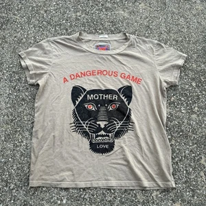 Camiseta Madre Un Juego Peligroso Cara de Tigre Marrón Tostado Talla S Boxy Goodie Paradise - Imagen 1 de 6