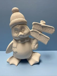 Keramik Biskuit Happy Holidays Pinguin hält Schild fertig zum Bemalen - Bild 1 von 7
