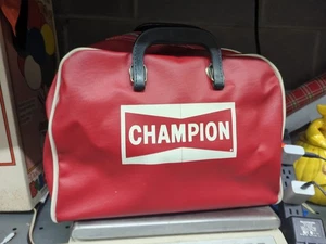 Bolso Casco Vinilo Champion Bujías Años 60 Rojo Excelente Estado  - Imagen 1 de 13
