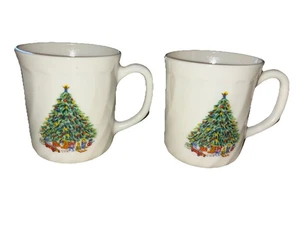 Vintage Set of 2 France Christmas Wreath & Tree Noel Salem Opaque Glass Mugs - Picture 1 of 3