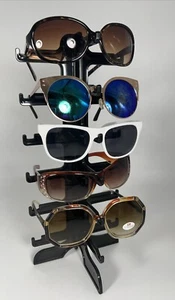 5 Stück Designer Sonnenbrillen schwarz braun weiß Cat Eye Steve Madden - Bild 1 von 18