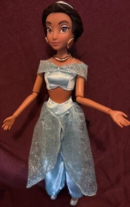 Disney Store Muñeca Clásica Jazmín - Aladdin - 11 1/2' con Accesorio Cepillo Muñeca - Imagen 1 de 5