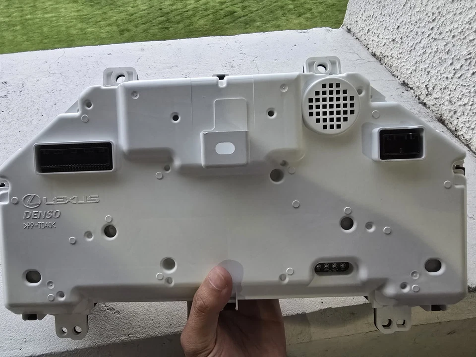 Medidor de racimo de velocímetro Lexus IS Foto 1 de 2