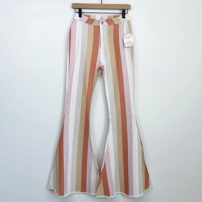 Pantalones de mezclilla Altar'd State Boho rosa a rayas acampanados con parte inferior de campana nuevos con etiquetas Foto 1 de 4
