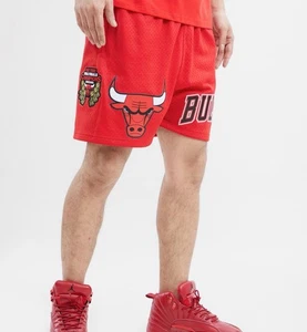Pantaloncini Pro Standard Chicago Bulls Red Mesh con toppa NBA Finals - TAGLIA MEDIA - Foto 1 di 4