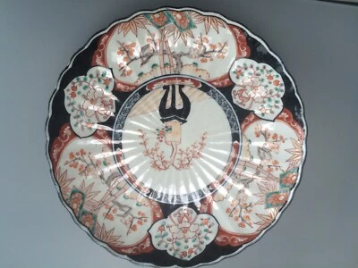 IMARI GRAND PLAT PORCELAINE ANCIEN DECOR VASE BENZAI FEUILLAGE JAPON XIX - Photo 1/4