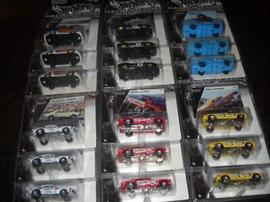 HOT WHEELS*MOMENTOS HITOS DEL SALÓN DE LA FAMA**LOTE de 18---3 de cada uno--con neumáticos de goma - Imagen 1 de 9