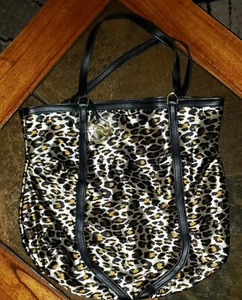 Bolso de Mano Kardashian Khaos Las Vegas Satinado Leopardo - Imagen 1 de 5