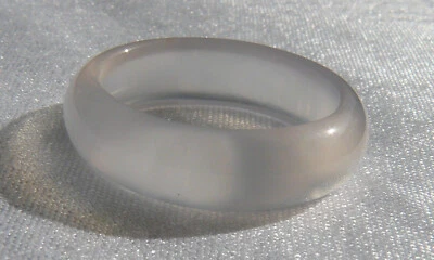 Achat-Ring, weißlich, markant, gewölbt, Gr. 56-57 (ca. 18,02mm Ø), Halbedelstein - Bild 1 von 4