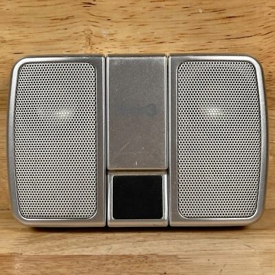 Logic3 I-Station Traveller IP102 Silver Portable Speaker For iPod Audio Dock - Image 1 of 4