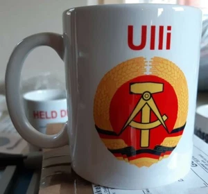 Tasse mit Namen - Held der Arbeit - DDR – mit Wunschnamen Ostalgie Vintage - Bild 1 von 2
