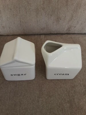 CREMA Y AZUCARERO DE CERÁMICA BLANCA EN FORMA DE CARTÓN DE LECHE   Foto 1 de 4