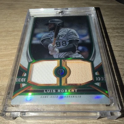 Camiseta 2023 Topps Tribute verde relíquia dupla morcego Luis Robert /99 Chicago White Sox - Imagem 1 de 3