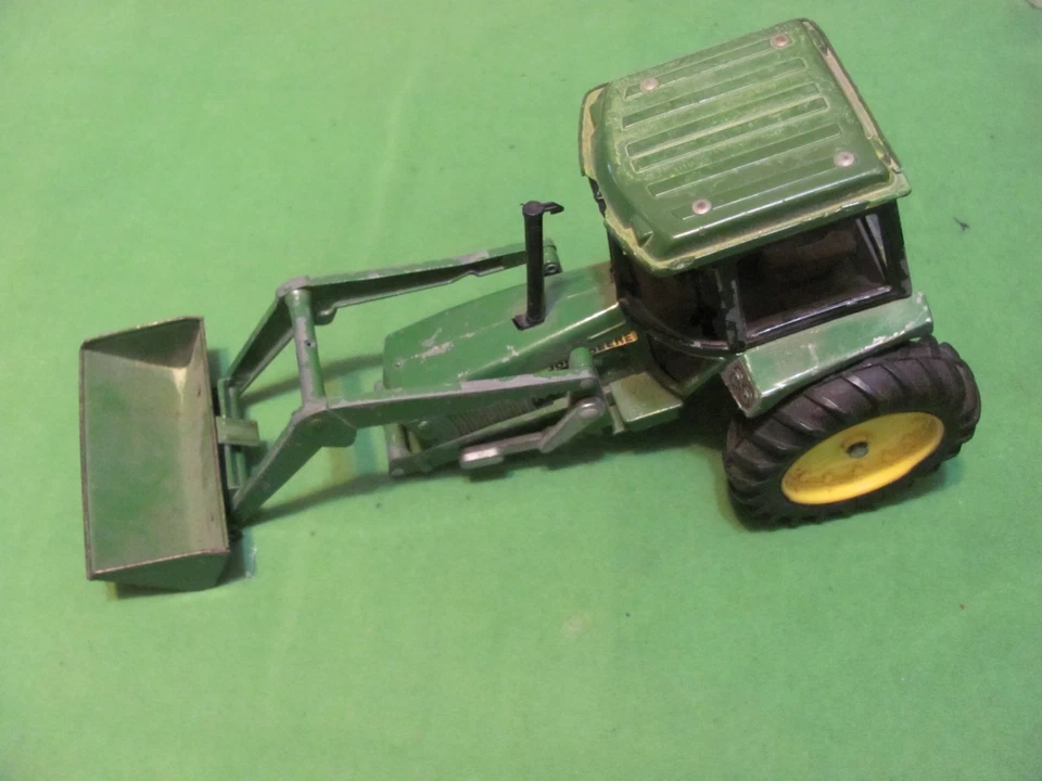Vintage John Deere Farm Agriculture Tractor Front Loader Selling for Parts Only - Image 1 of 4