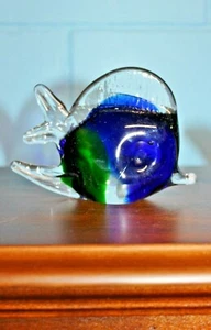 VINTAGE KUNST GLAS FISCH BRIEFBESCHWERER GRÜN & BLAU INNEN KLARGLAS - Bild 1 von 5