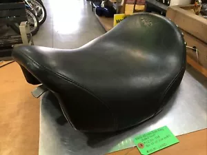 Harley Davidson oem Road King Studded Seat #52280-97A - Picture 1 of 12