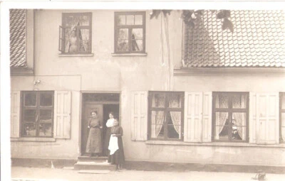 Memel Klaipeda Einzelhaus Eweleit v Tür m Familie Zabre a Berlin Schöneberg 1918 - Bild 1 von 2